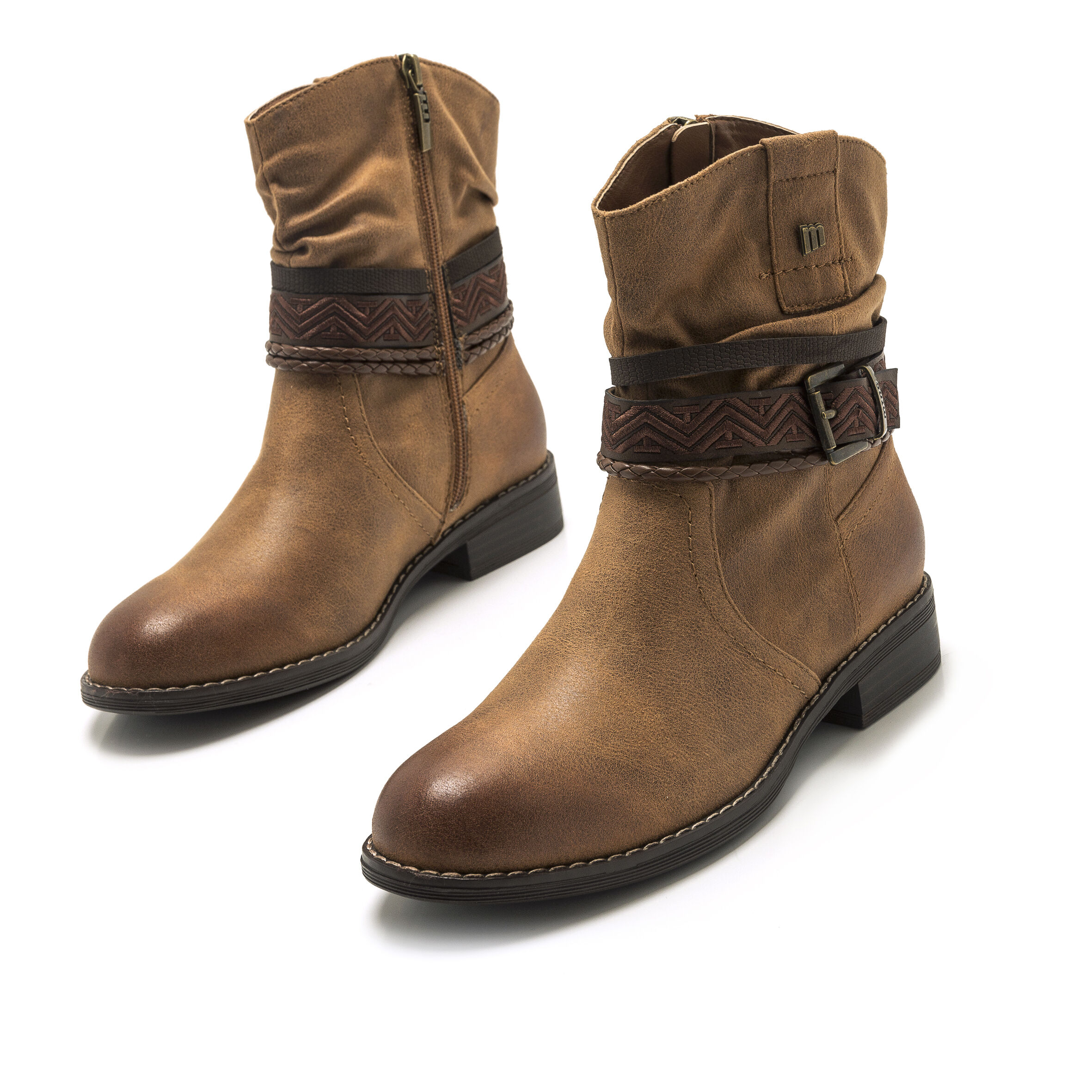 Botines marrones planos sales